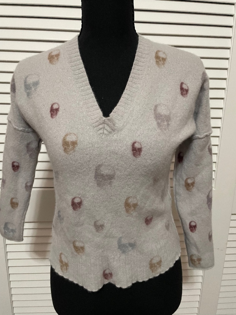 Skull Cashmere V neck cropped sweater with 3/4 sleeve. Size XS.